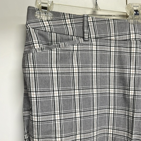 AVA & VIV Cropped Pants - Picture 3 of 15